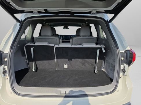 Used 2017 Toyota Highlander XLE FWD image 11