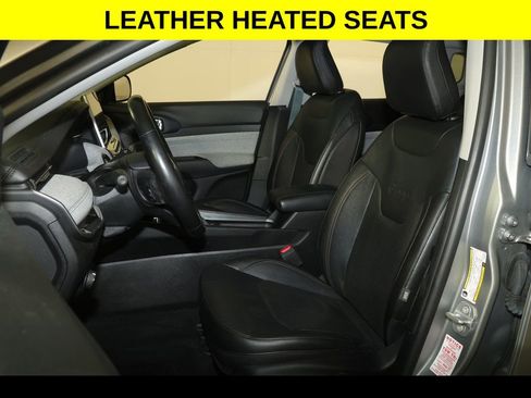 Used 2022 Jeep Compass Latitude image 3