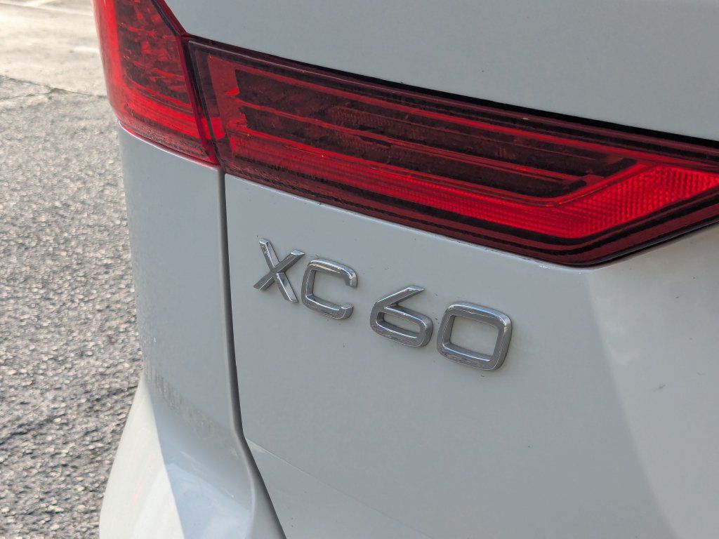 Certified 2024 Volvo XC60 B5 Ultimate w/ Protection Package Premier AWD/4WD image 15