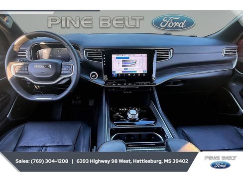 Used 2024 Jeep Wagoneer Series II w/ Flexible Seating Group AWD/4WD image 13