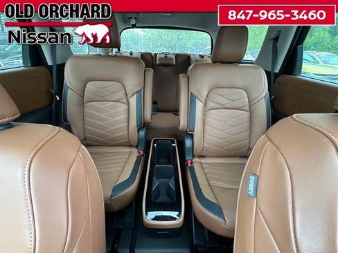 Used 2024 Nissan Pathfinder Platinum image 12