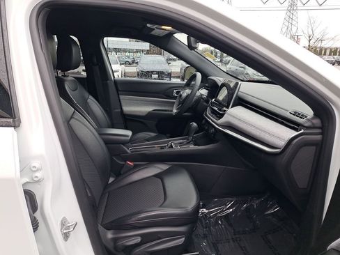 Used 2023 Jeep Compass Latitude image 18