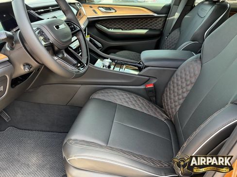 New 2026 Jeep Grand Cherokee Summit w/ Obsidian Package AWD/4WD image 18