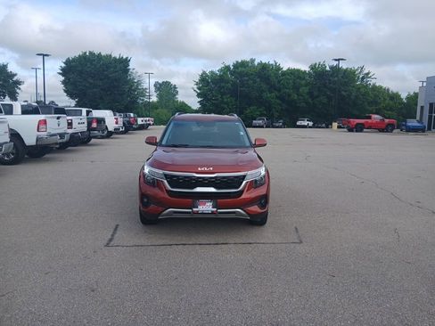 Used 2023 Kia Seltos S AWD/4WD image 3
