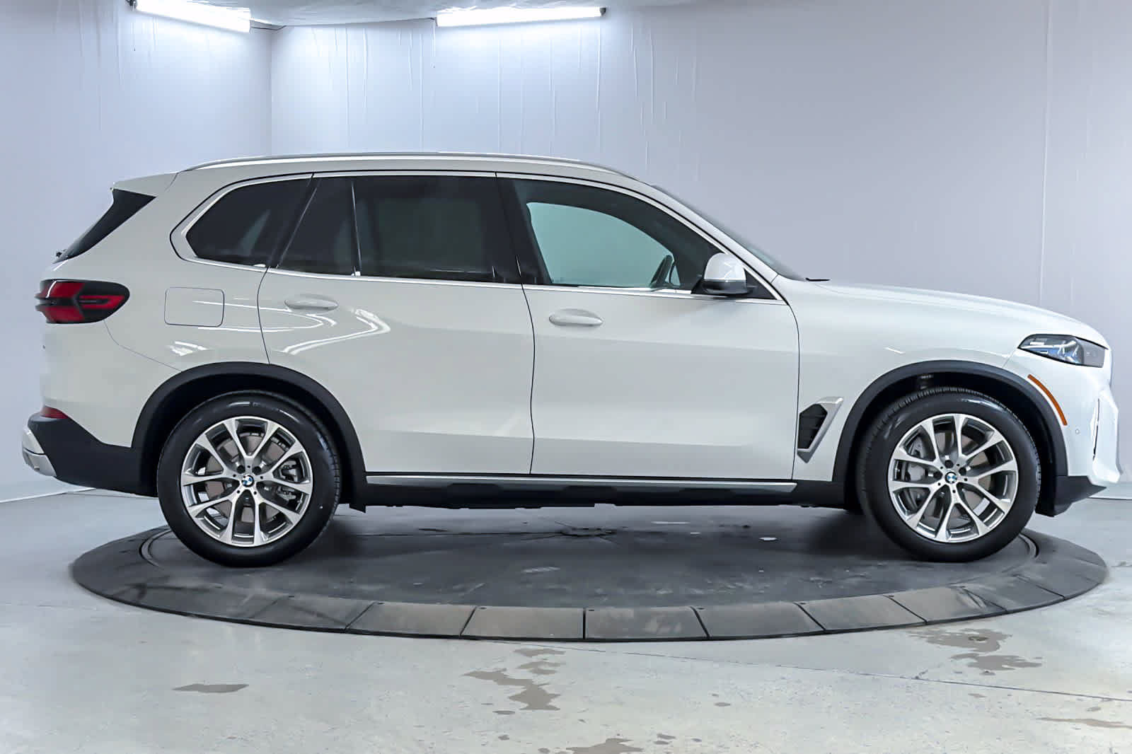 Used 2026 BMW X5 xDrive50e w/ Executive Package AWD/4WD image 8