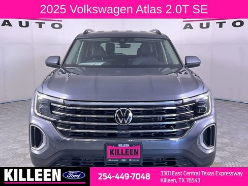Used 2025 Volkswagen Atlas SE image 2
