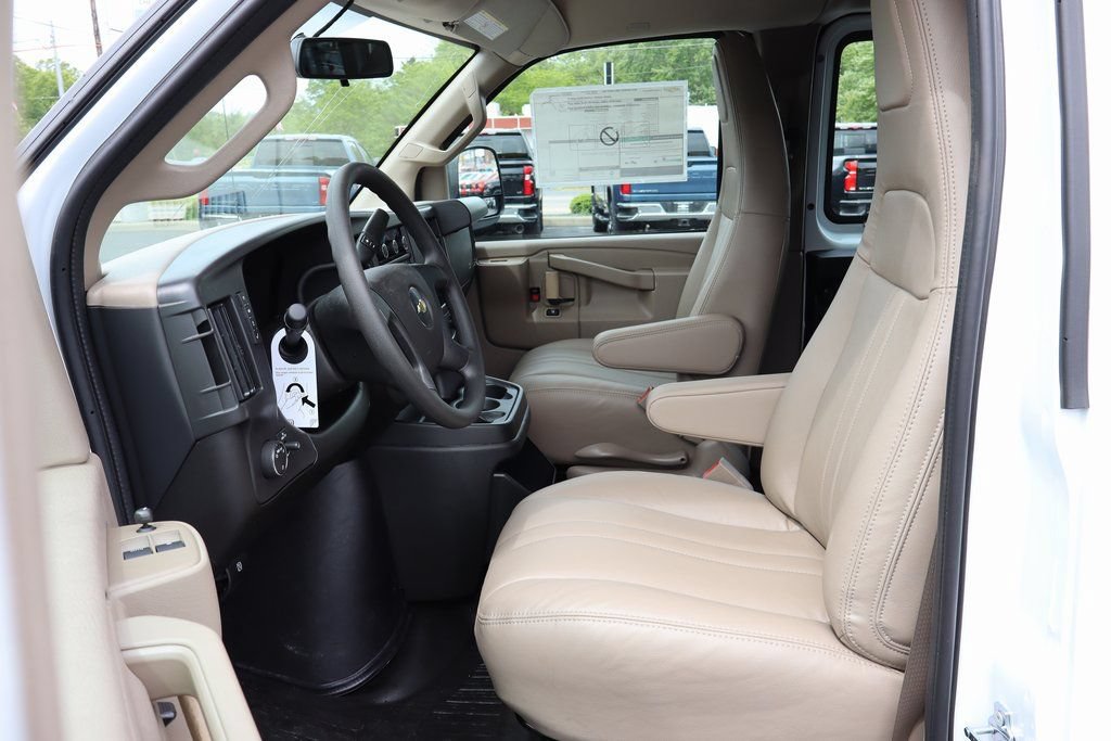 New 2025 Chevrolet Express 3500 w/ Chrome Appearance Package RWD image 3