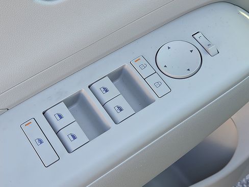 Used 2025 Hyundai Kona SEL image 13