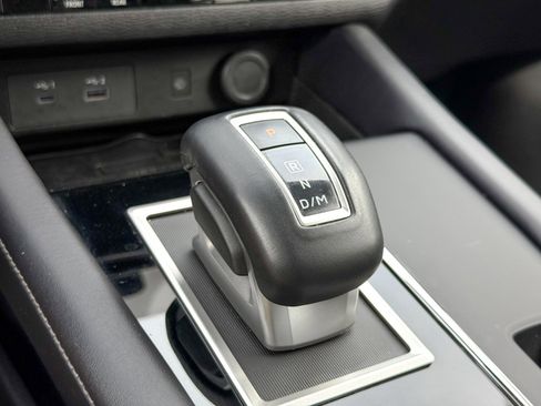 Used 2024 Mitsubishi Outlander AWD image 29