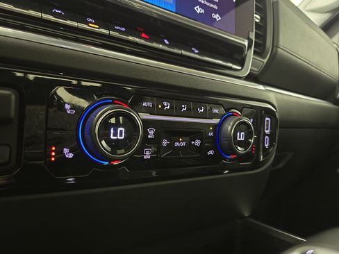 Certified 2024 Chevrolet Silverado 1500 RST w/ Convenience Package II AWD/4WD image 29