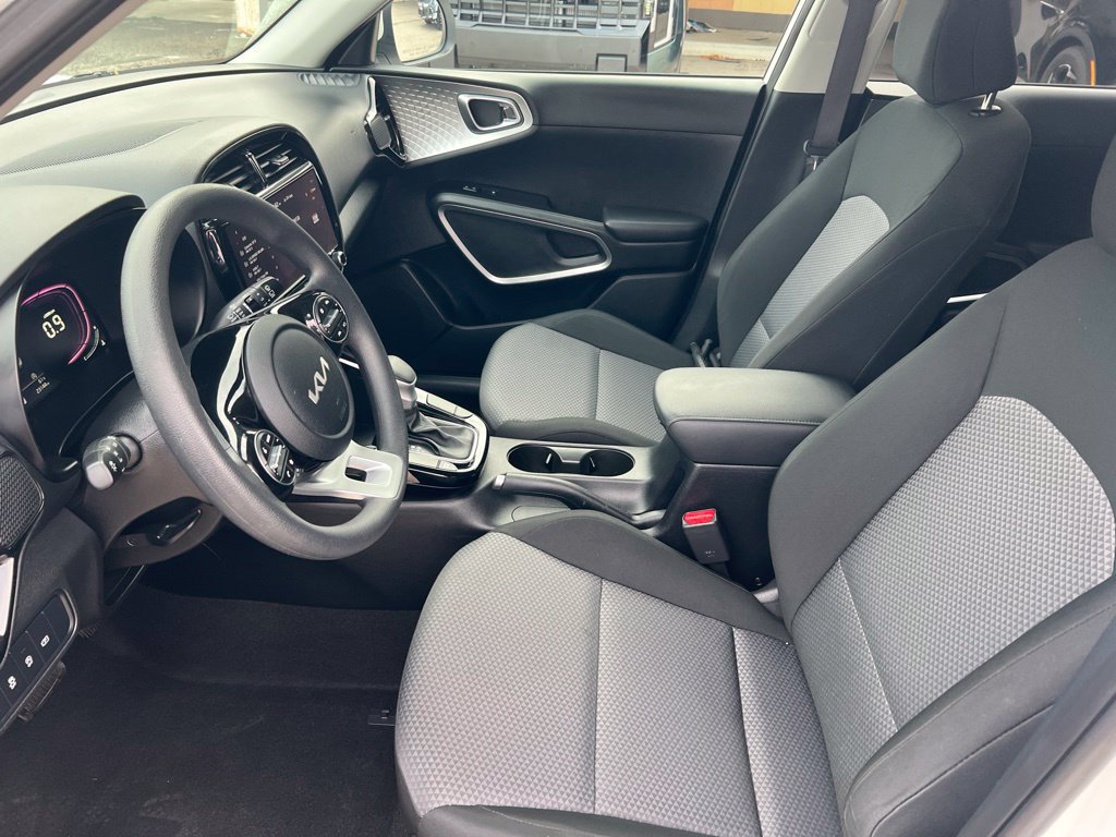 Certified 2023 Kia Soul S FWD image 4