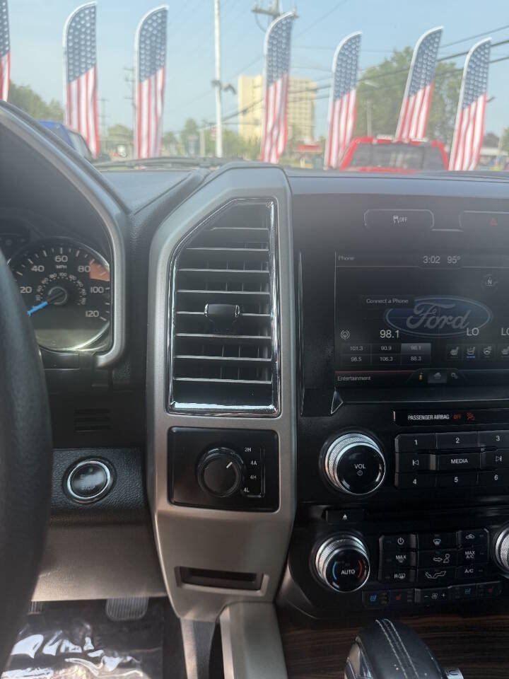 Used 2015 Ford F150 Lariat w/ Equipment Group 502A Luxury AWD/4WD image 4