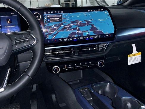 New 2026 Chevrolet Equinox EV LT w/ Convenience Package II FWD image 6