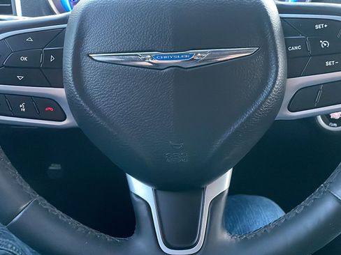 Used 2018 Chrysler 300 Touring image 40