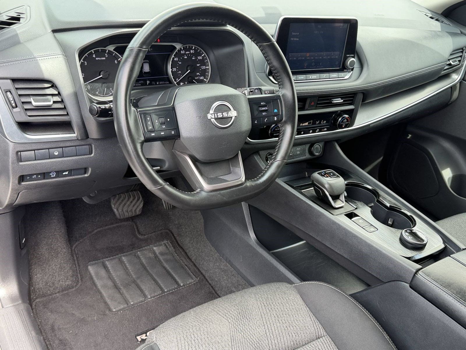 Used 2025 Nissan Rogue SV AWD/4WD image 4