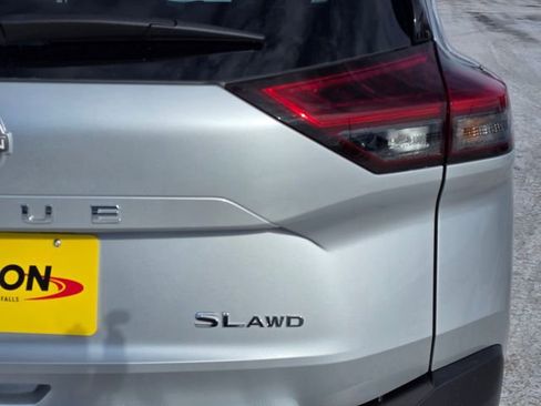 Used 2023 Nissan Rogue SL w/ SL Premium Package image 9