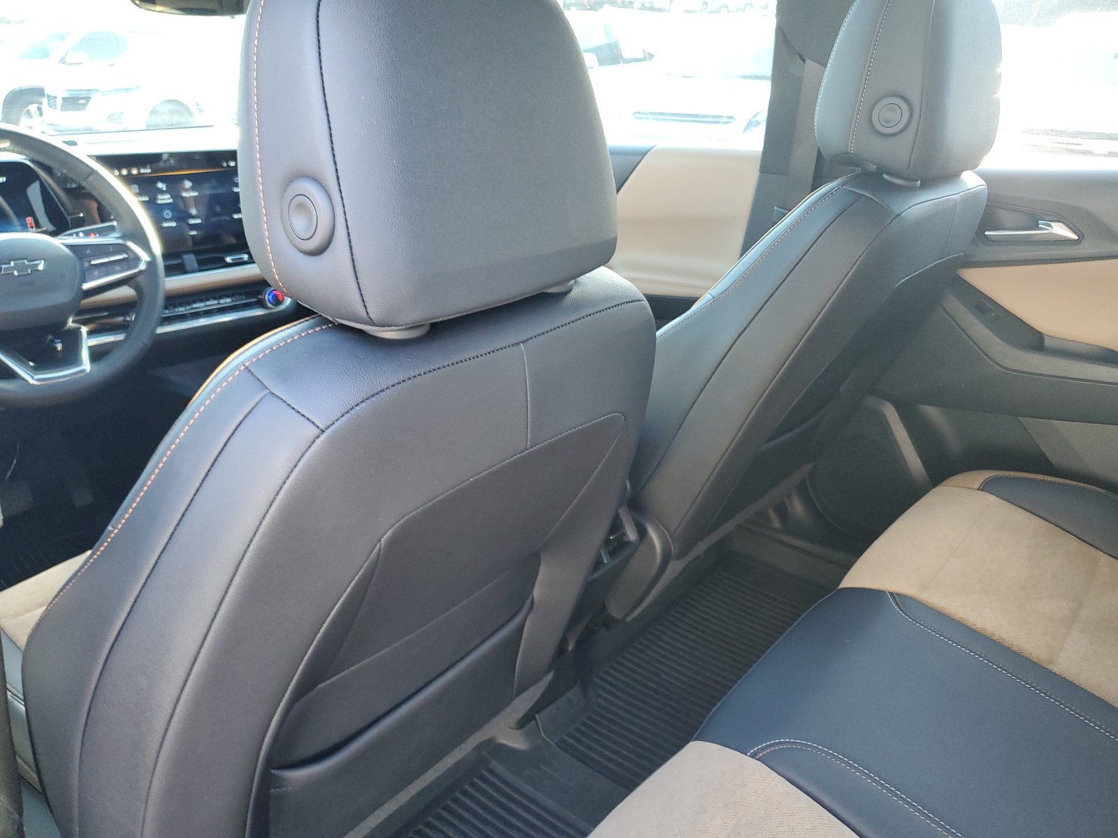 Used 2025 Chevrolet Equinox ACTIV w/ Safety and Technology Package AWD/4WD image 14