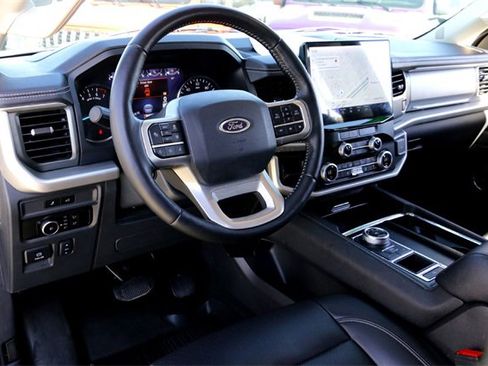 Used 2024 Ford Expedition Max XLT image 9