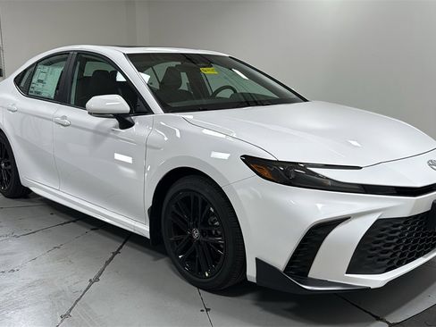 New 2026 Toyota Camry SE image 3