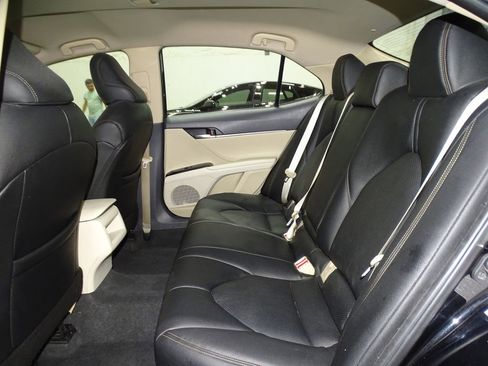 Used 2019 Toyota Camry LE image 11