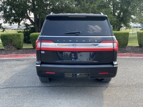 Used 2018 Lincoln Navigator Select w/ Technology Package RWD image 5