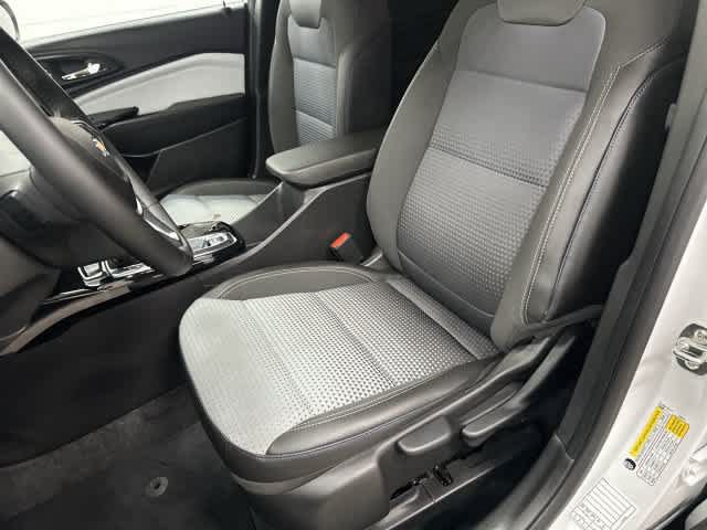 Used 2025 Chevrolet Trax LT w/ LT Convenience Package FWD image 10