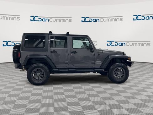 Used 2018 Jeep Wrangler Unlimited Sport S AWD/4WD image 9