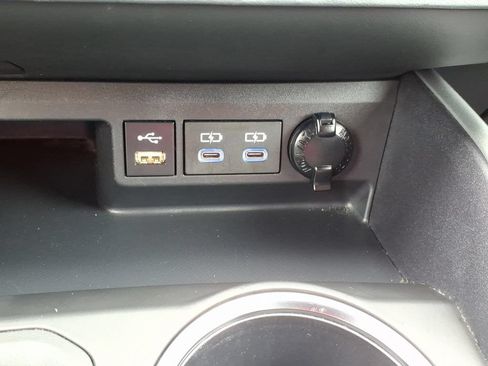 Used 2022 Toyota Highlander XLE AWD/4WD image 29