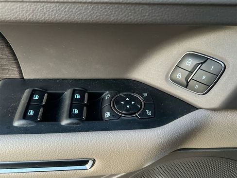 Used 2021 Ford Expedition Limited image 16