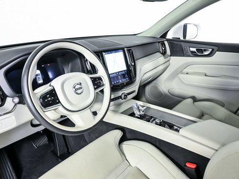 Used 2023 Volvo XC60 B5 Ultimate FWD image 6