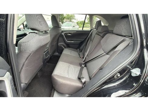 Certified 2025 Toyota RAV4 XLE FWD image 34