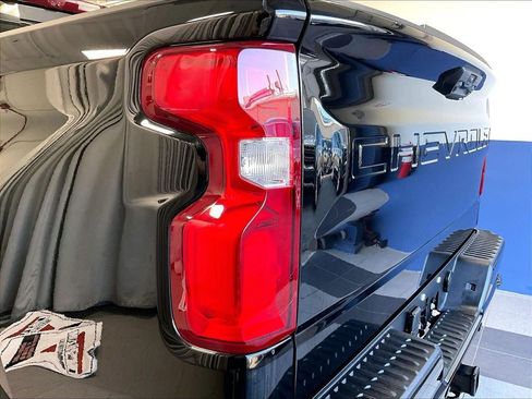 Used 2025 Chevrolet Silverado 1500 High Country w/ Technology Package AWD/4WD image 35
