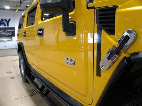 Used 2003 HUMMER H2 w/ Preferred Equipment Group image 29