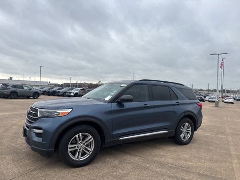 Used 2020 Ford Explorer XLT w/ Equipment Group 202A image 9