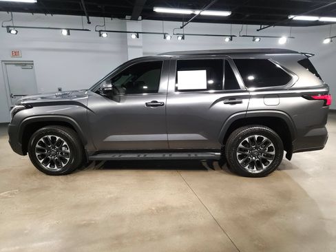 Certified 2025 Toyota Sequoia SR5 AWD/4WD image 4