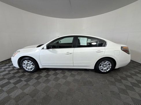 Used 2011 Nissan Altima 2.5 S FWD image 3
