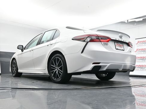 Used 2024 Toyota Camry SE image 35