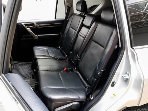 Used 2017 Lexus GX 460 image 36