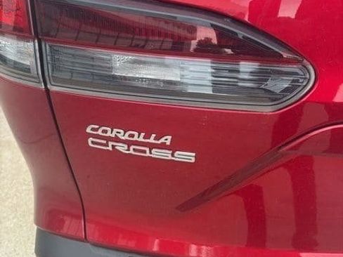 Used 2026 Toyota Corolla Cross LE w/ Moonroof Package image 5