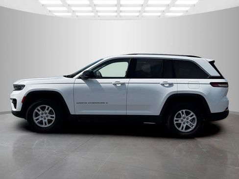 Certified 2024 Jeep Grand Cherokee Laredo AWD/4WD image 4