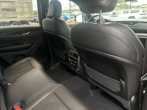 New 2025 Jeep Grand Cherokee Altitude image 25