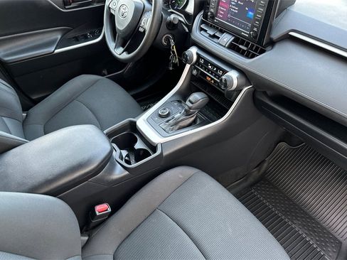 Used 2020 Toyota RAV4 LE image 17