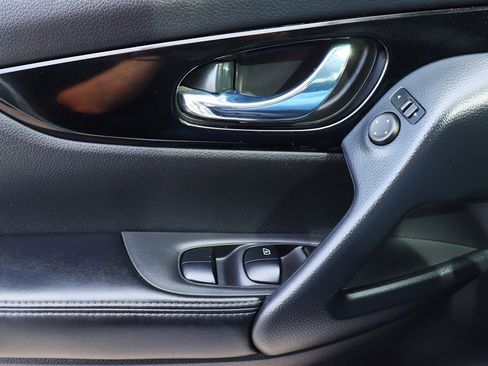 Used 2022 Nissan Rogue Sport SV image 40