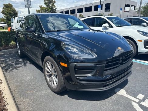 Certified 2026 Porsche Macan AWD/4WD image 2