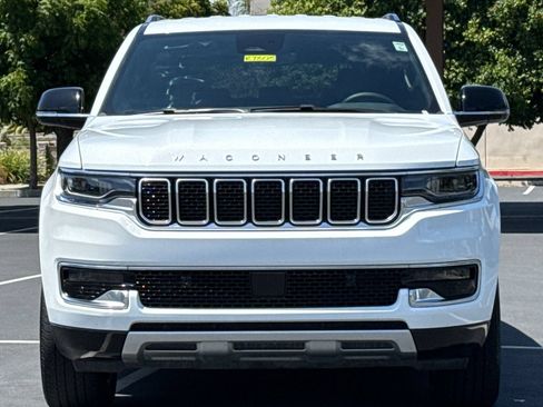 Used 2025 Jeep Wagoneer Series II w/ 8-Passenger Seating Package AWD/4WD image 7