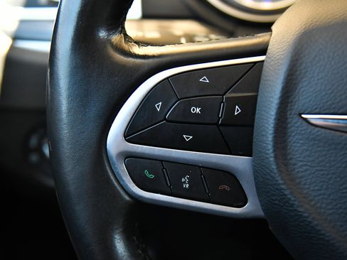Used 2021 Chrysler 300 Touring w/ Sport Appearance Package RWD image 31