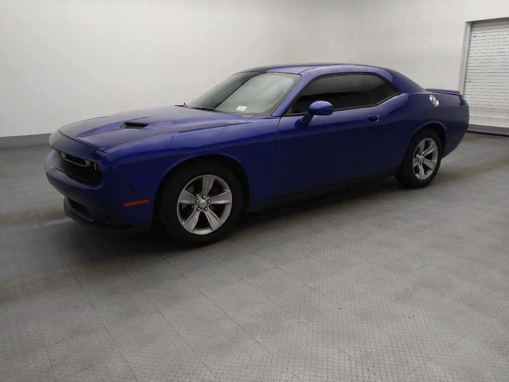 Used 2018 Dodge Challenger SXT RWD image 2