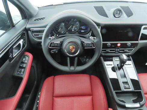 Used 2025 Porsche Macan AWD/4WD image 13
