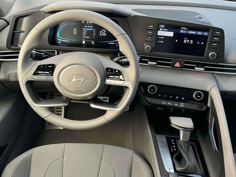New 2025 Hyundai Elantra Sport image 17