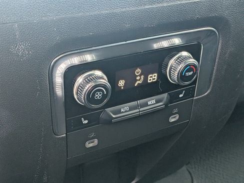 Used 2023 GMC Yukon Denali AWD/4WD image 16
